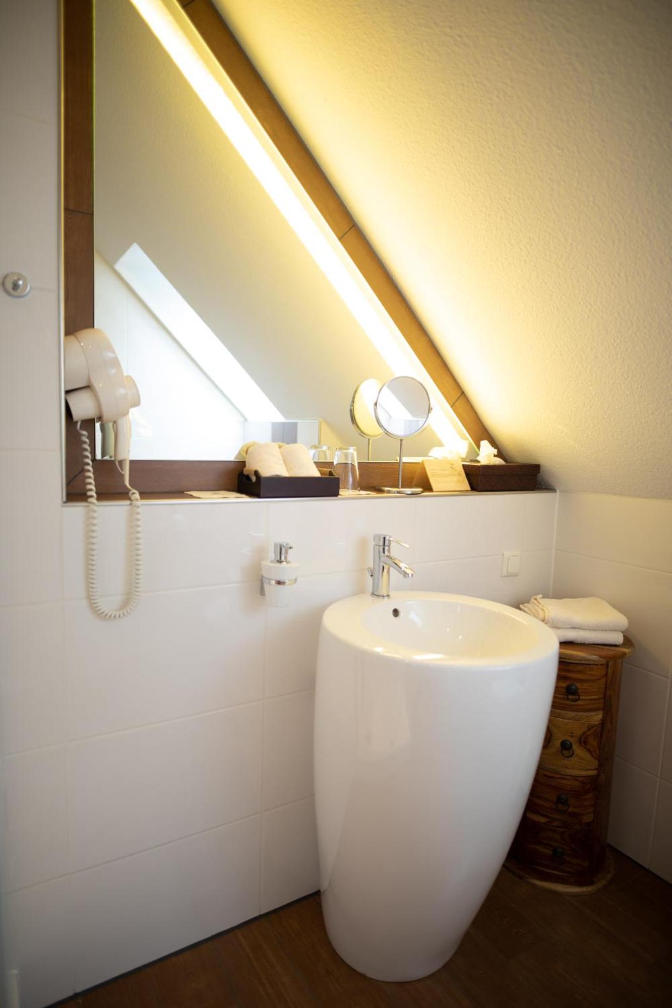 Vier Jahreszeiten Rooms Husum  Екстериор снимка