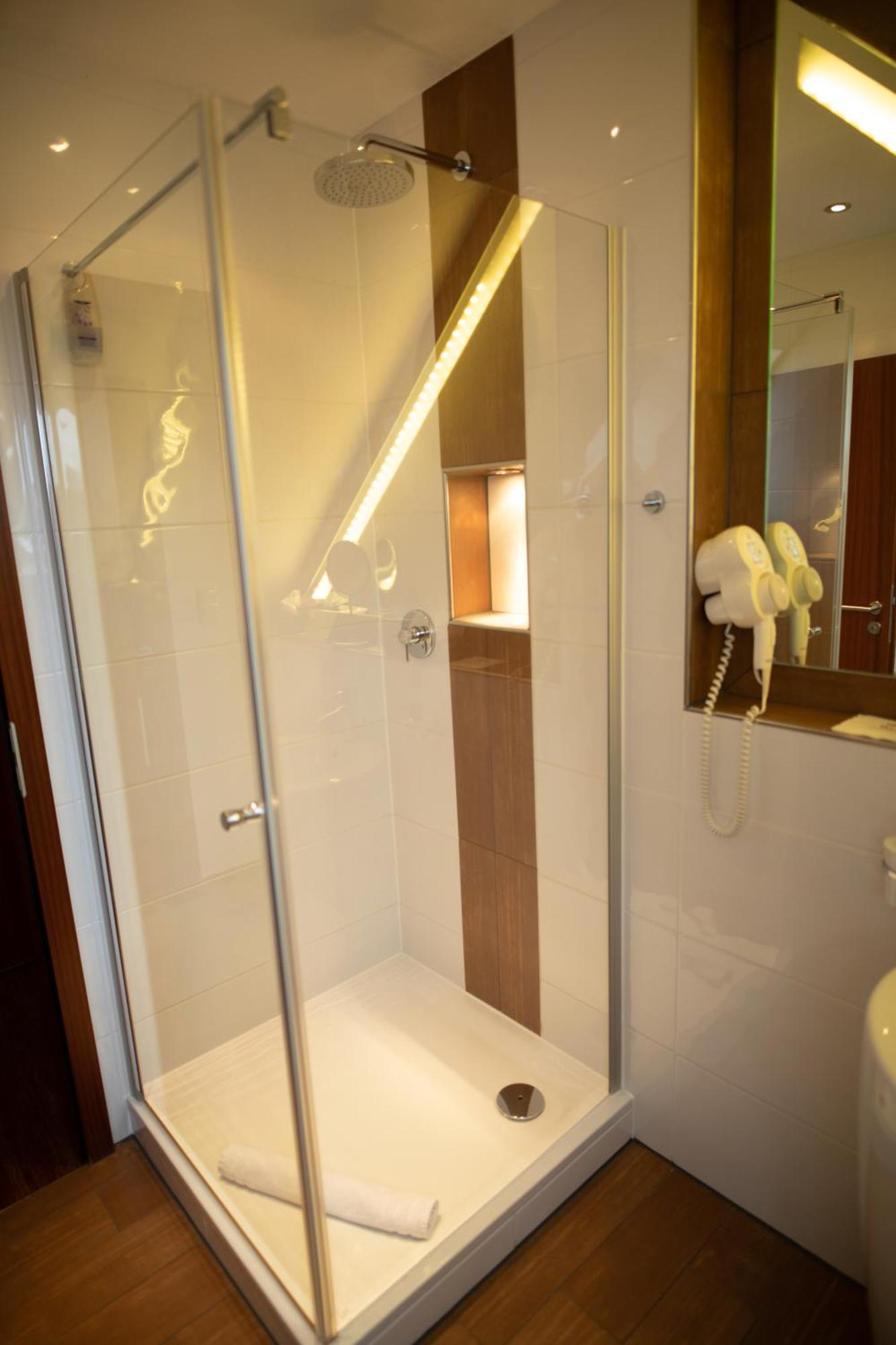 Vier Jahreszeiten Rooms Husum  Екстериор снимка